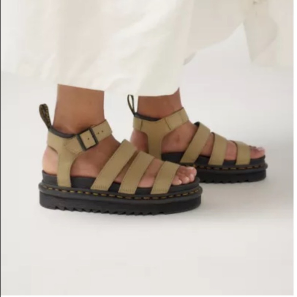 Dr. Martens Blaire Hydro Leather Sandal Pale Olive